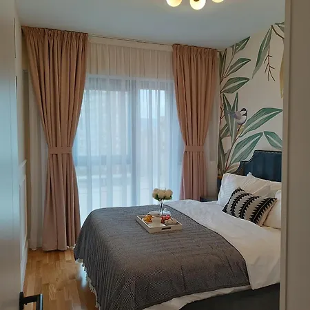 Nina Diamond Limak *