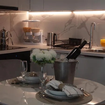 Nina Diamond Limak *