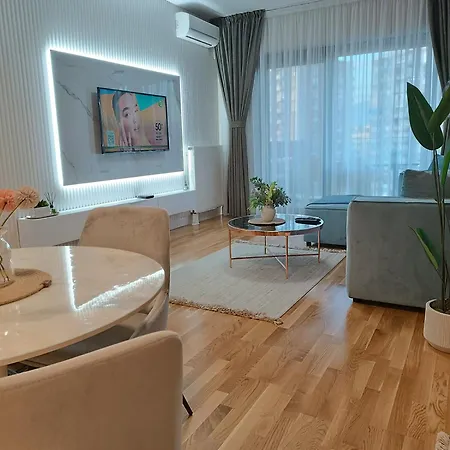 Nina Diamond Limak Skopie